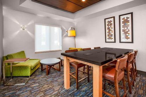 a dining room with a table and chairs at Holiday Inn Express Hotel & Suites Cleveland-Richfield by IHG in Brecksville