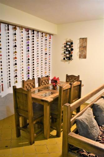 a dining room with a wooden table and chairs at La casita, ubicada en el centro in San Cristóbal de Las Casas