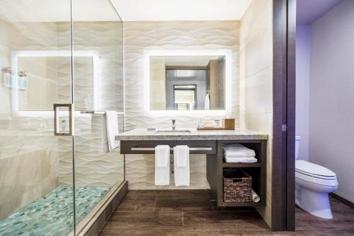 Shade Hotel Redondo Beach tesisinde bir banyo