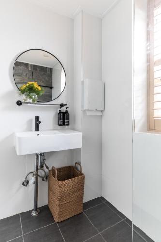 Vannituba majutusasutuses The Jensen Potts Point