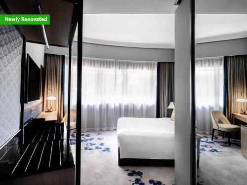 Tempat tidur dalam kamar di Copthorne King's Hotel Singapore on Havelock