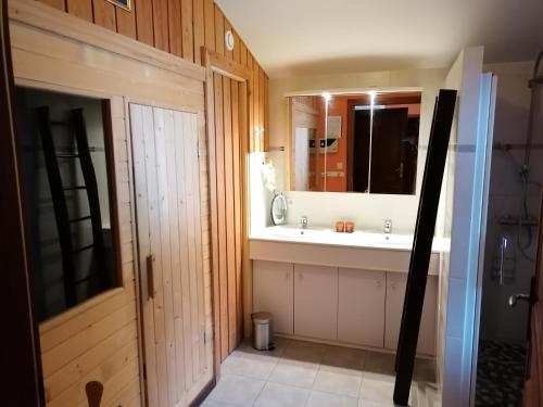 Koupelna v ubytování Chalet au bord du lac de Longemer