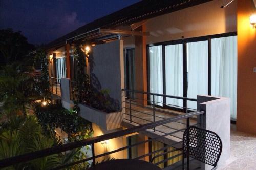A balcony or terrace at Wassana Sitdharma Guesthouse