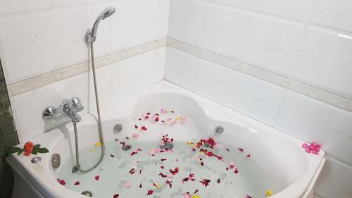 a bath tub filled with confederacistacistacistacist at Shwe Kyun Hotel in Taunggyi