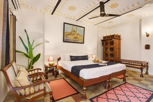 Un pat sau paturi într-o cameră la Bundelkhand Riverside