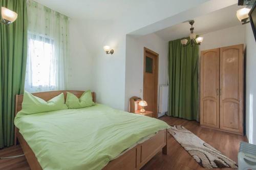 Postel nebo postele na pokoji v ubytování Cabana Tomita