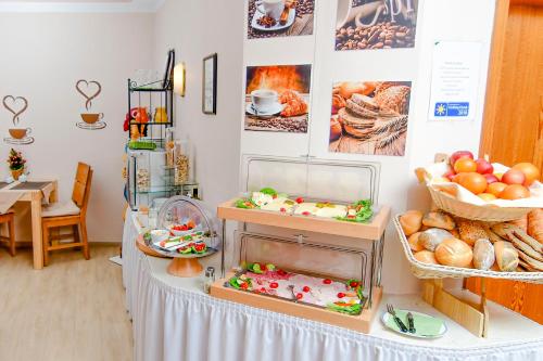 a table with bread and other food items on it at Gästehaus Engelgasse Herzogenaurach in Herzogenaurach