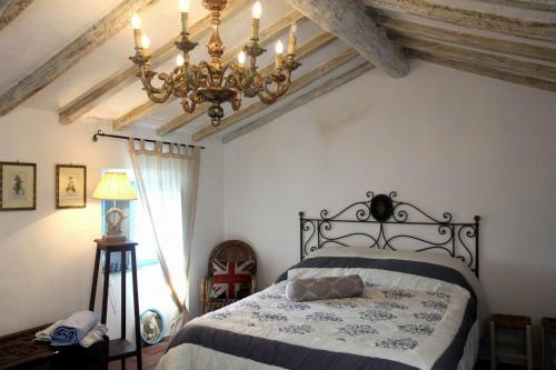 เตียงในห้องที่ Il Giaggiolo