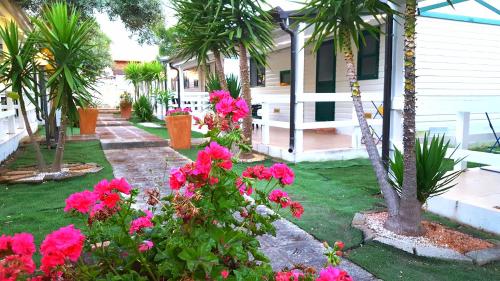 Taman di luar Residence "Il Faro"