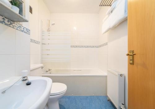 Phòng tắm tại The Waverley Park Terrace Residence