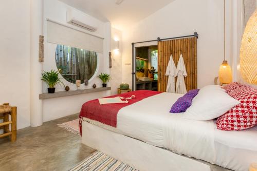 Ένα ή περισσότερα κρεβάτια σε δωμάτιο στο DHYANA VILLAS