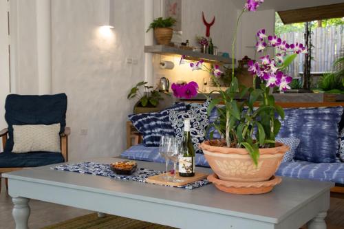 Χώρος καθιστικού στο DHYANA VILLAS