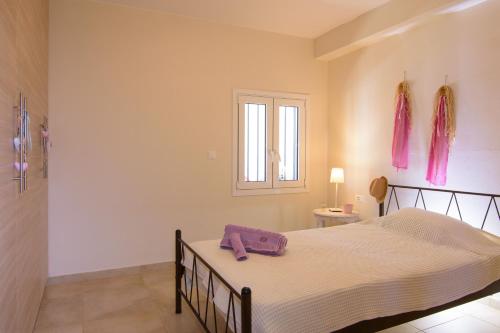 Postel nebo postele na pokoji v ubytování Kristallia - Elounda seafront vacation rental
