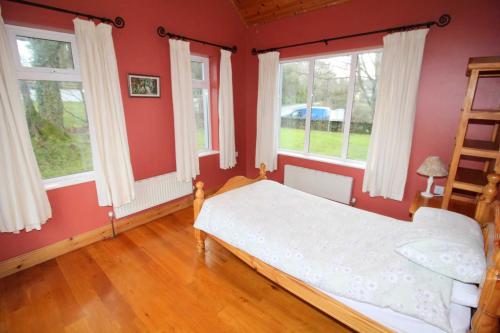 Rathmullan Holiday Homesにあるベッド