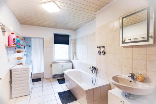 Et bad på Nice und cozy apartments with super fast Wifi near Cottbus