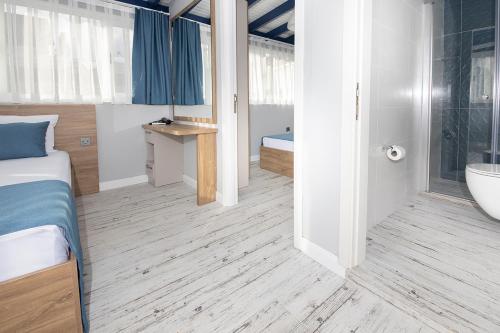 A bathroom at Marina Hotel Bodrum