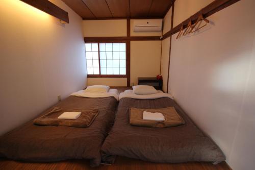 Cama o camas de una habitación en Roku Hostel Hiroshima