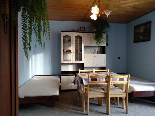 a dining room with a table and chairs at podkornutami in Sękowa