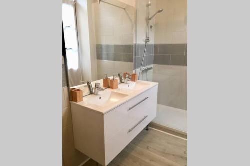 a bathroom with a white sink and a shower at Le Montferrat - 65m2 - 2 chambres - Rue de la Grotte - Hyper Centre in Lourdes