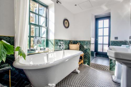 a bathroom with a tub and a sink at Santa Ponsa Fontenille Menorca in Alaior
