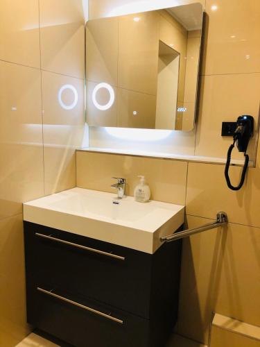 Salle de bains dans l'établissement Elbgalerie Hotel