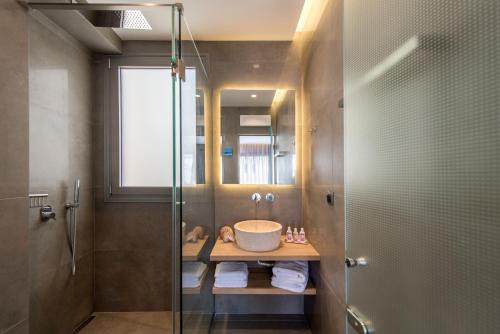 A bathroom at ATHENS PHOS Brand New Loft in Historical Athens Historical Center