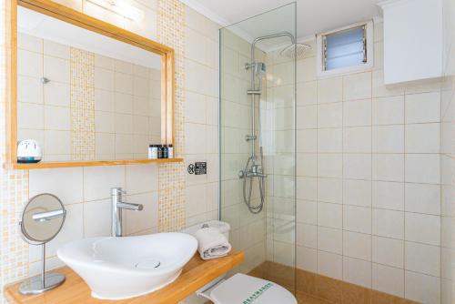 Naftilos Residences I tesisinde bir banyo