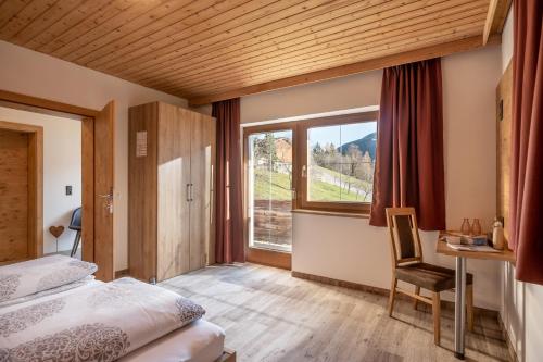 Un pat sau paturi într-o cameră la Haus Panorama