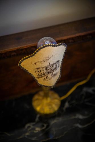 a close up of a vase in the water at B&B La Residenza Torchiara in Torchiara