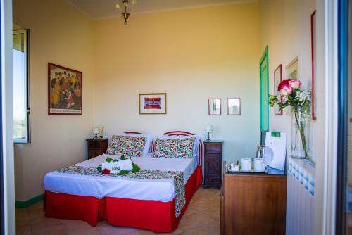 a bedroom with a bed in a room at B&B La Residenza Torchiara in Torchiara