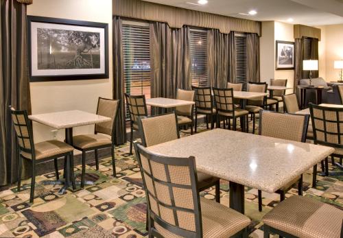 Ресторан / где поесть в Holiday Inn Express Hotel & Suites Pleasant Prairie-Kenosha by IHG
