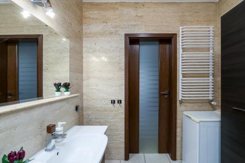 Bathroom sa Sleepway Apartments - Garbary 95-112a