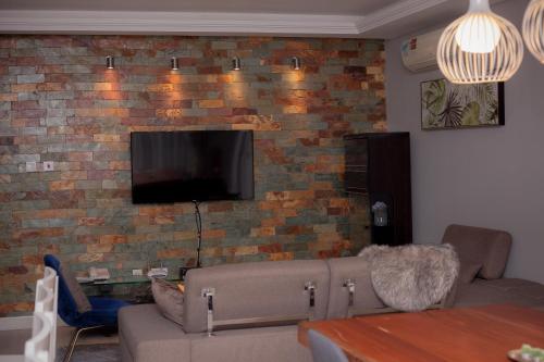 Μια τηλεόραση ή/και κέντρο ψυχαγωγίας στο The Avery Apartments, Dzorwulu