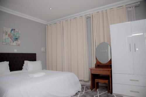 Ένα ή περισσότερα κρεβάτια σε δωμάτιο στο The Avery Apartments, Dzorwulu