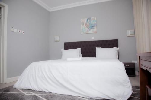 Ένα ή περισσότερα κρεβάτια σε δωμάτιο στο The Avery Apartments, Dzorwulu