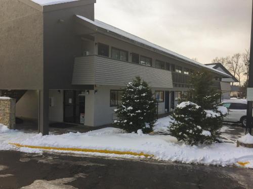 Motel 6-Burnsville, MN v zimě