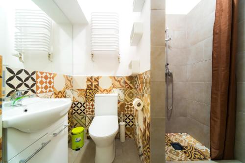 Ένα μπάνιο στο Old Town Kanonia Hostel & Apartments