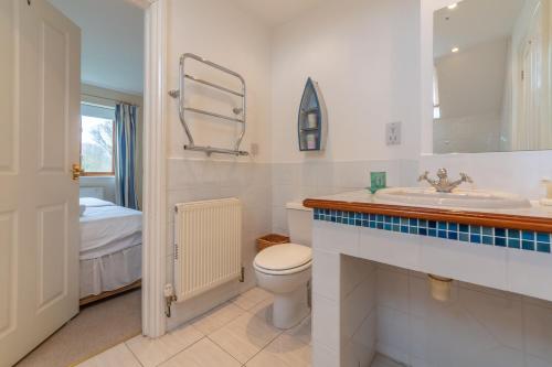 a bathroom with a toilet and a sink at Hampden in Wadebridge