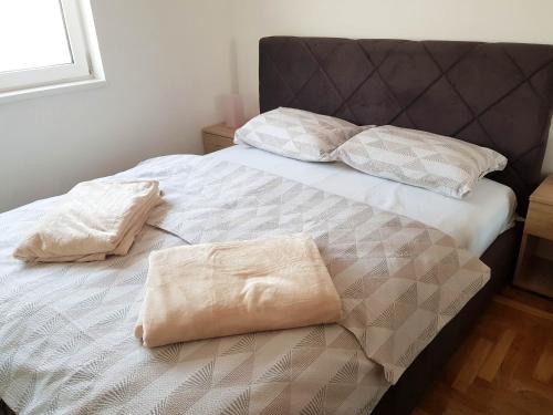 Ένα ή περισσότερα κρεβάτια σε δωμάτιο στο Apartman Kala