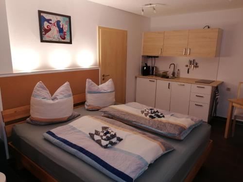 Η κουζίνα ή μικρή κουζίνα στο Ferienwohnung Oberpfannenstiel