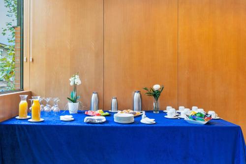 a blue table with plates of food on it at Sercotel de los Reyes in San Sebastián de los Reyes