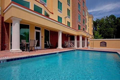 Bazén v ubytování Holiday Inn Express Hotel & Suites Chaffee - Jacksonville West by IHG nebo v jeho okolí