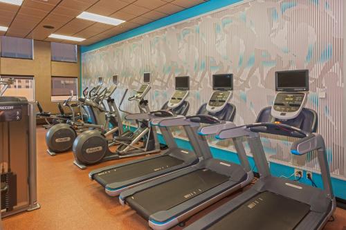 Pusat kecergasan dan/atau kemudahan kecergasan di Crowne Plaza Suites MSP Airport - Mall of America by IHG