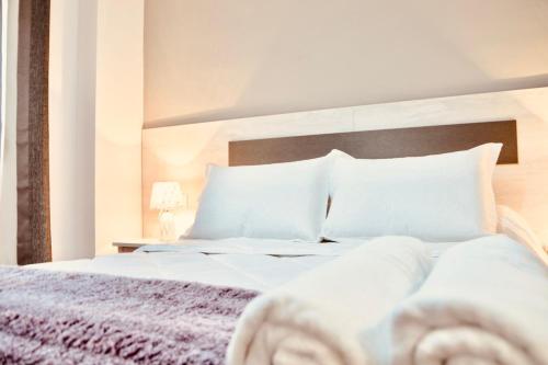 A bed or beds in a room at Evaleta