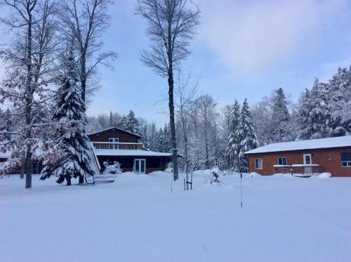 Madawaska Lodge-Cottage in de winter