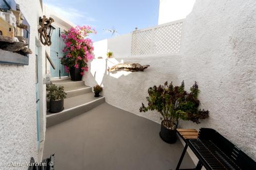 Φωτογραφία από το άλμπουμ του Santorinian Lava House στον Πύργο