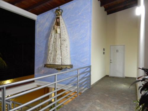 a chandelier hanging from a wall in a room at Brisas de San Lorenzo Posada Lounge in Porlamar
