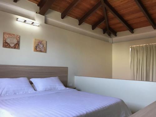 Ένα ή περισσότερα κρεβάτια σε δωμάτιο στο Brisas de San Lorenzo Posada Lounge