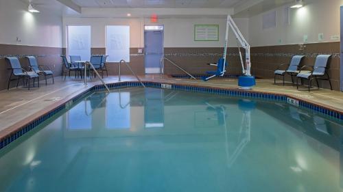 a swimming pool with chairs and tables in a room at Holiday Inn St. Paul Downtown, an IHG Hotel in Saint Paul