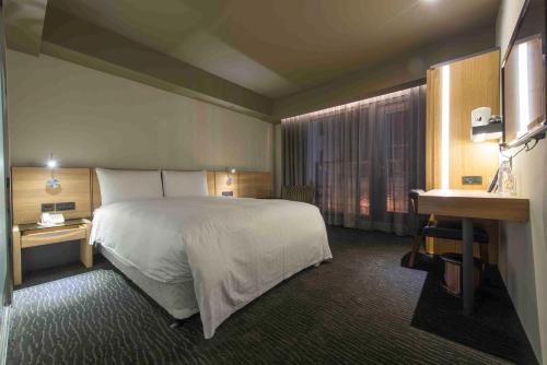 Un ou plusieurs lits dans un hébergement de l'établissement Simple + Hotel